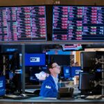 Wall Street cierra en rojo, con el foco puesto en la Fed, la subida del crudo y los bonos