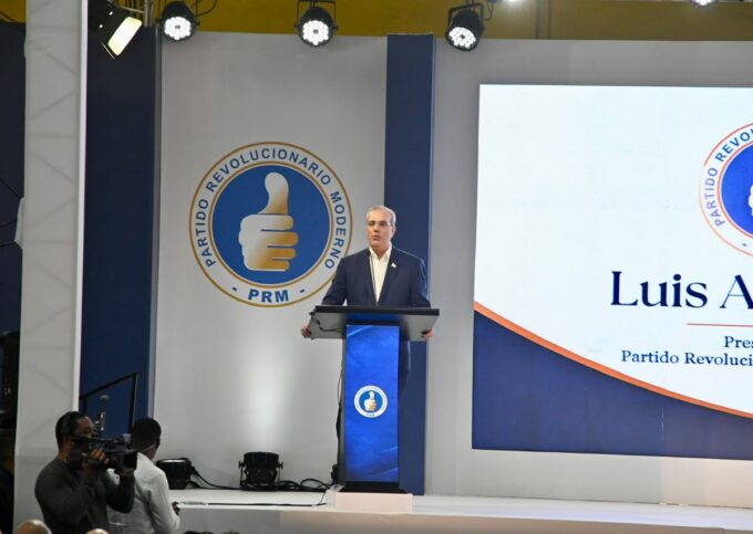 Abinader dice no llegó a presidencia PRM para «imponer un heredero político»; llama a dirigentes a volver a la base