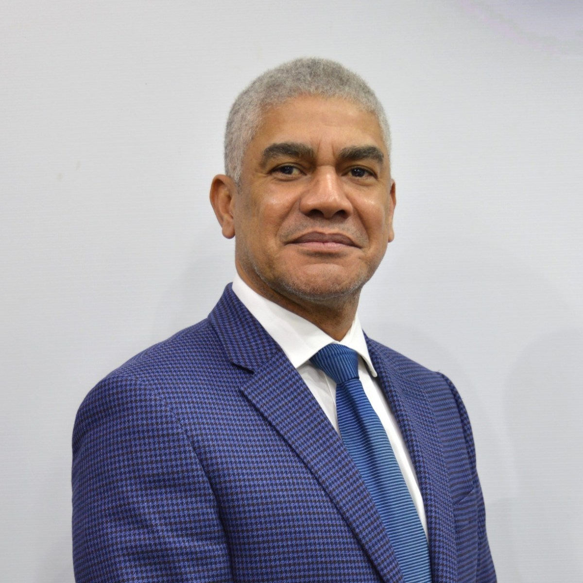 Holi Matos felicita a Luis Abinader por asumir la presidencia del PRM