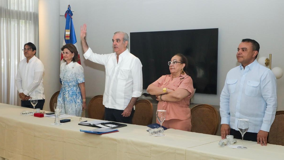 Presidente Abinader toma juramento al voluntariado del hospital Dr. Antonio Trueba