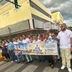 Católicos marchan en Santiago para celebrar el Día de la Biblia