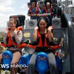 El parque de atracciones Six Flags en California clausura la montaña rusa X2 tras cientos de denuncias de lesiones cerebrales