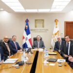 Valdez Albizu recibe a delegación del FMI; reconoce la inflación ha sido afectada por alza del petróleo