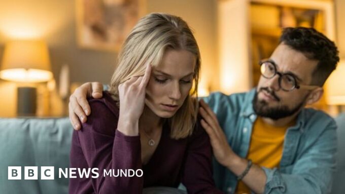 Cómo los hombres pueden ayudar a las mujeres a compartir la "carga mental" de llevar un hogar
