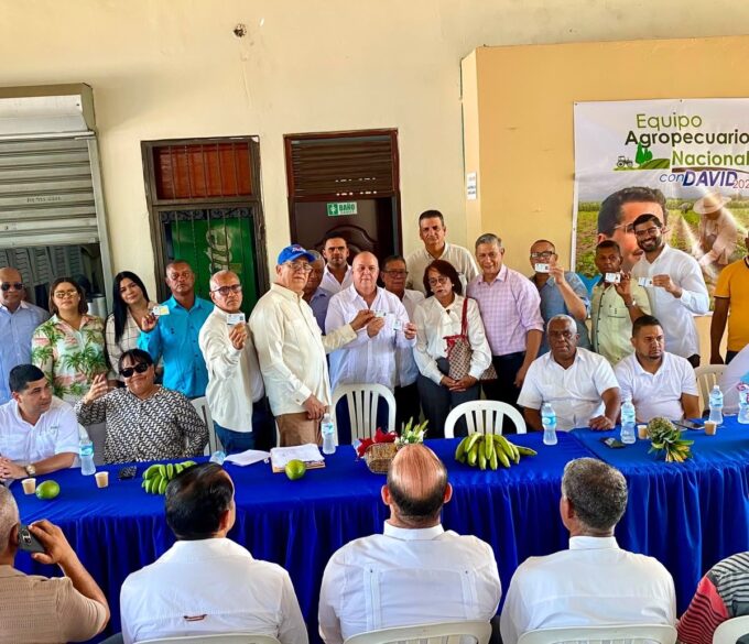 Juramentan en Santiago equipo agropecuario de apoyo a David Collado