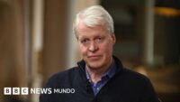 Exclusiva BBC | "Estoy diciendo la verdad": el hermano de Diana de Gales defiende sus señalamientos de que Carlos III estaba "eufórico" tras la muerte de la princesa