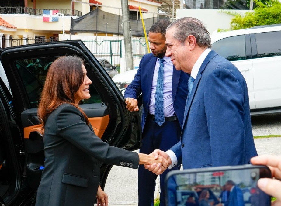 Francisco Javier García se reúne con embajadora de EE. UU. en RD y destaca vínculos entre ambas naciones