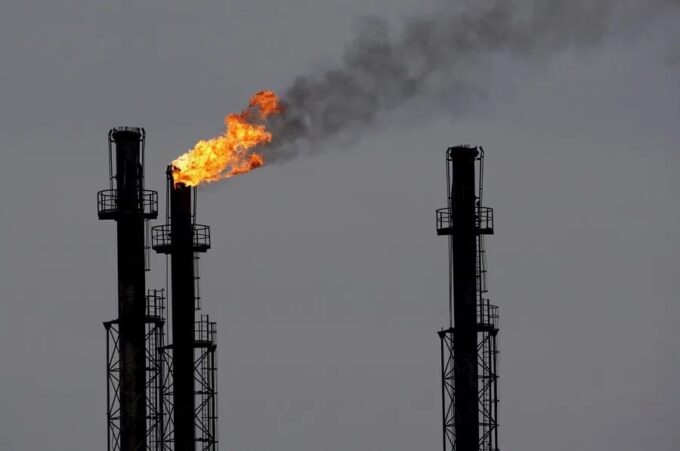 La OPEP+ no cambia su producción tras meses de subidas y con problemas de exportación