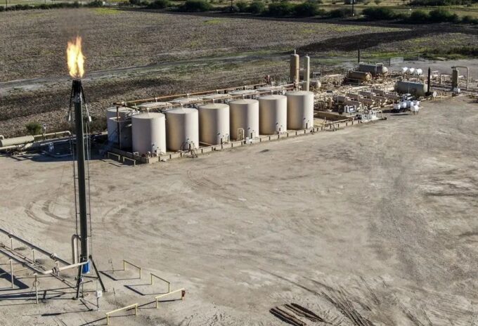 Petróleo de Texas sube 4,2 %, hasta 104 dólares, tras intensificarse la guerra en mar Rojo
