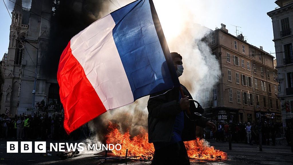 El gobierno de Francia decreta toques de queda y condena a los "ladrones" y "delincuentes" detrás de los violentos disturbios