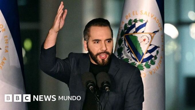 Qué pasó con el experimento de Bukele de convertir a El Salvador en el "país del bitcoin"