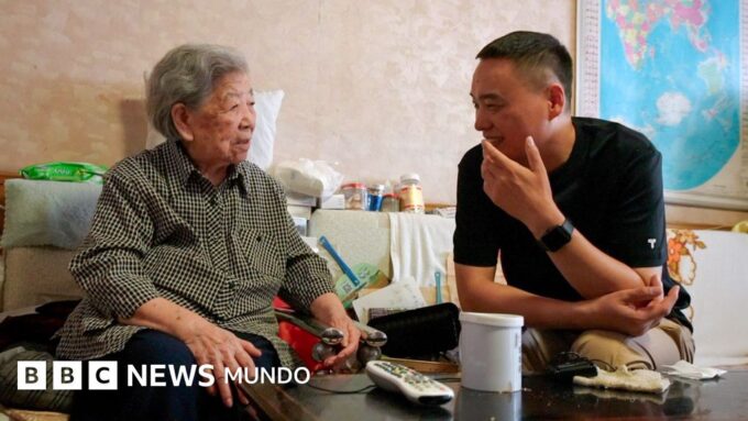 Los hijos temporales que los ancianos contratan en China para combatir la soledad