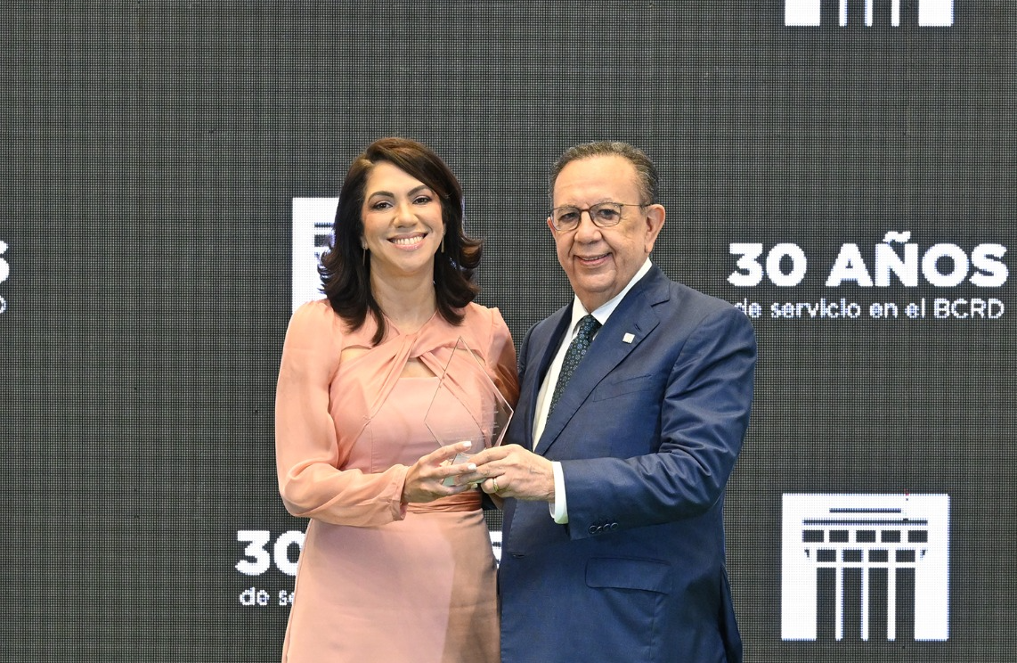 BCRD reconoce a 279 colaboradores por años de servicio a la institución