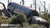 Cómo el tren de alta velocidad de España pasó de ser un modelo mundial a sufrir dos terribles accidentes en menos de un año