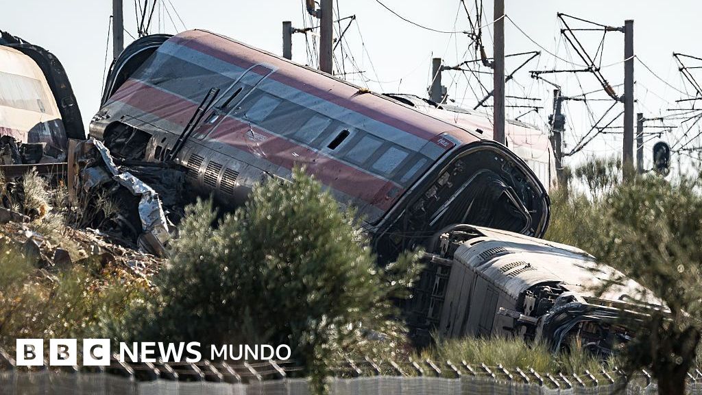 Cómo el tren de alta velocidad de España pasó de ser un modelo mundial a sufrir dos terribles accidentes en menos de un año