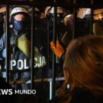 Despliegan a la policía en Polonia ante un enfrentamiento entre el primer ministro y la oposición por el control del Tribunal Constitucional
