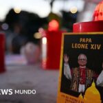Los médicos del Papa informan que camina y se recupera "según lo previsto" tras su cirugía por un cáncer de pulmón