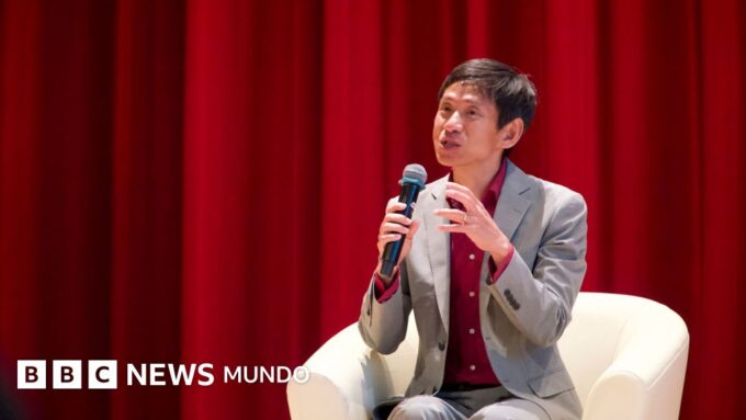 El profesor que causa furor entre los adolescentes chinos (y la razón de su éxito)