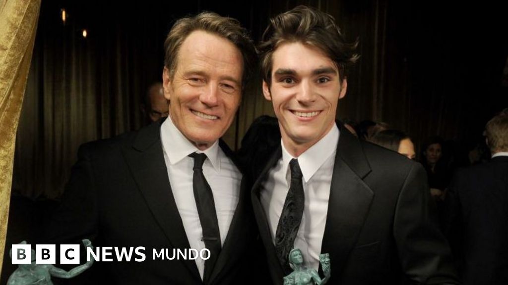 "Te echaré de menos, hijo": el mensaje de Bryan Cranston tras la muerte de RJ Mitte, su compañero de elenco en "Breaking Bad"