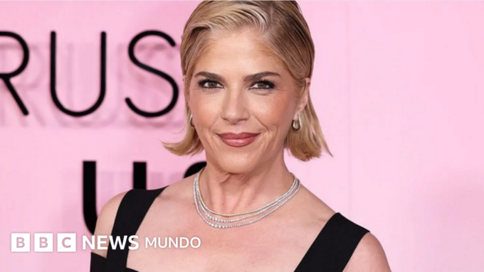 La actriz estadounidense Selma Blair es acusada de agresión tras un incidente con las azafatas durante un vuelo