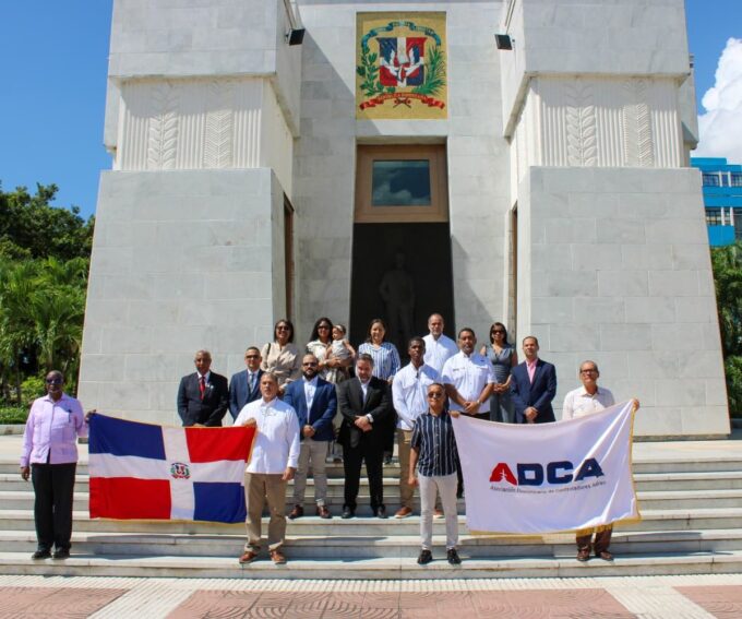 ADCA conmemora el Día Internacional del Controlador Aéreo con ofrenda floral
