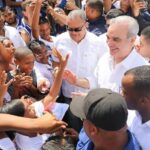 Abinader retomará agenda nacional con inauguraciones y entrega de apartamentos y títulos