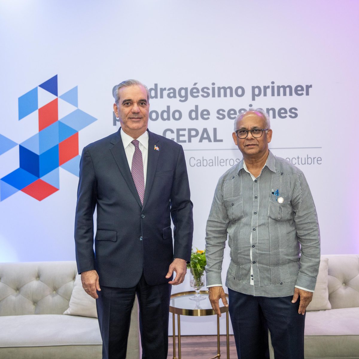 Abinader analiza con secretario de OEA situación de Haití y democracia regional; con Bachelet aborda políticas sociales