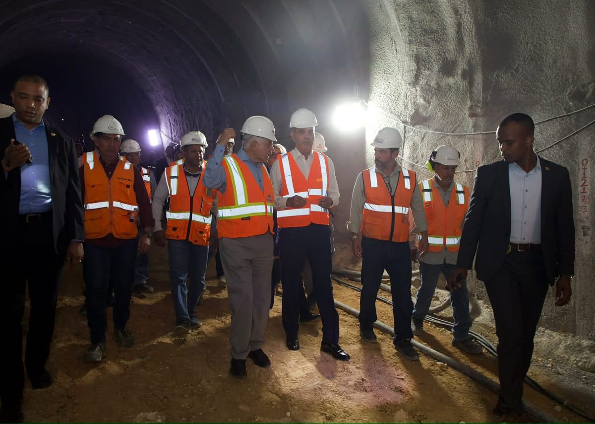 Abinader supervisa construcción de túnel pluvial de tres kilómetros en la avenida Luperón