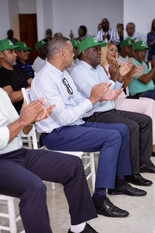 Alfredo Pichardo lanza candidatura a diputado con críticas a la distancia entre legisladores y barrios