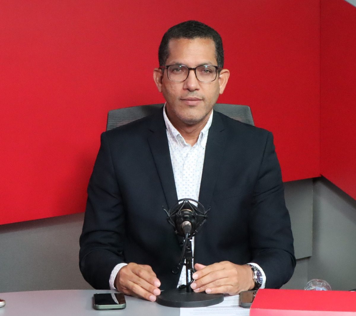 Cuestionan retrasos en entrega de anticipos a contratistas del Inabie