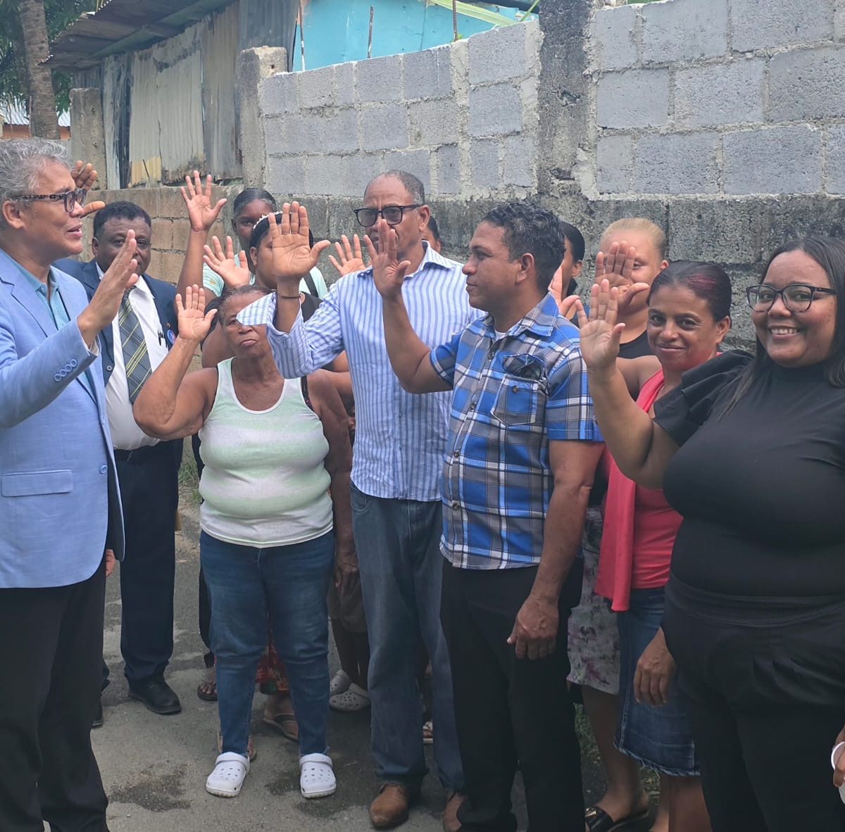Carlos Peña juramenta en GenS a miembros de la Fuerza del Pueblo y de otras organizaciones