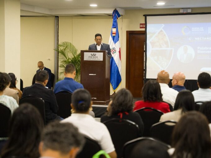 DGCP conecta a 30 instituciones públicas con más de 300 proveedores en rueda de negocios