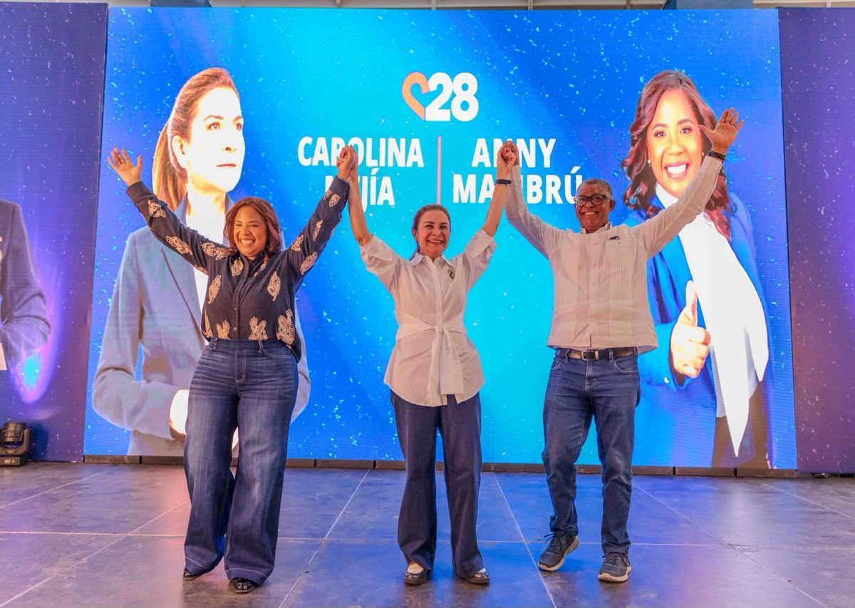 Carolina Mejía recibe respaldo de Anny Mambrú y Jesús Colón para su proyecto presidencial