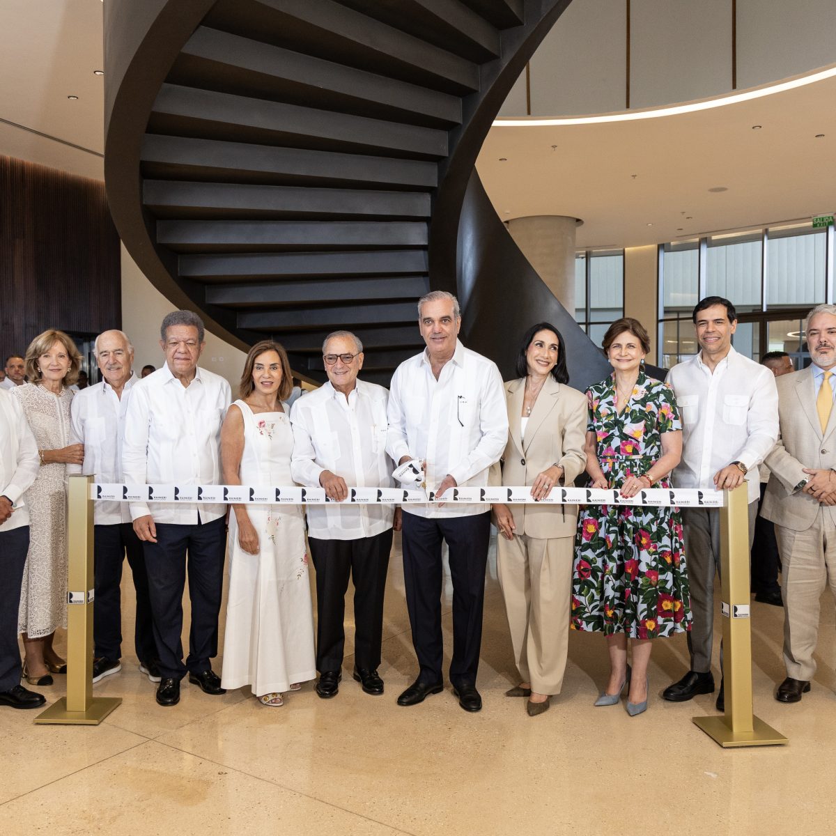 Abinader inaugura Centro Cultural Rainieri en Punta Cana; buscan promover la historia y el arte en Punta Cana