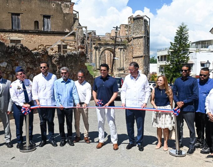 David Collado concluye entregas de calles intervenidas en Ciudad Colonial por RD$221 millones