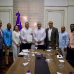 Productores avícolas piden a Abinader intervenir ante bajos precios del pollo
