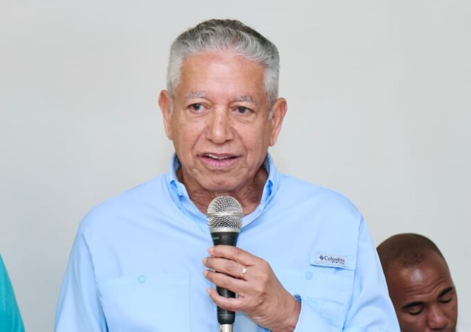 Héctor Guzmán pide a Abinader proteger a los productores de arroz