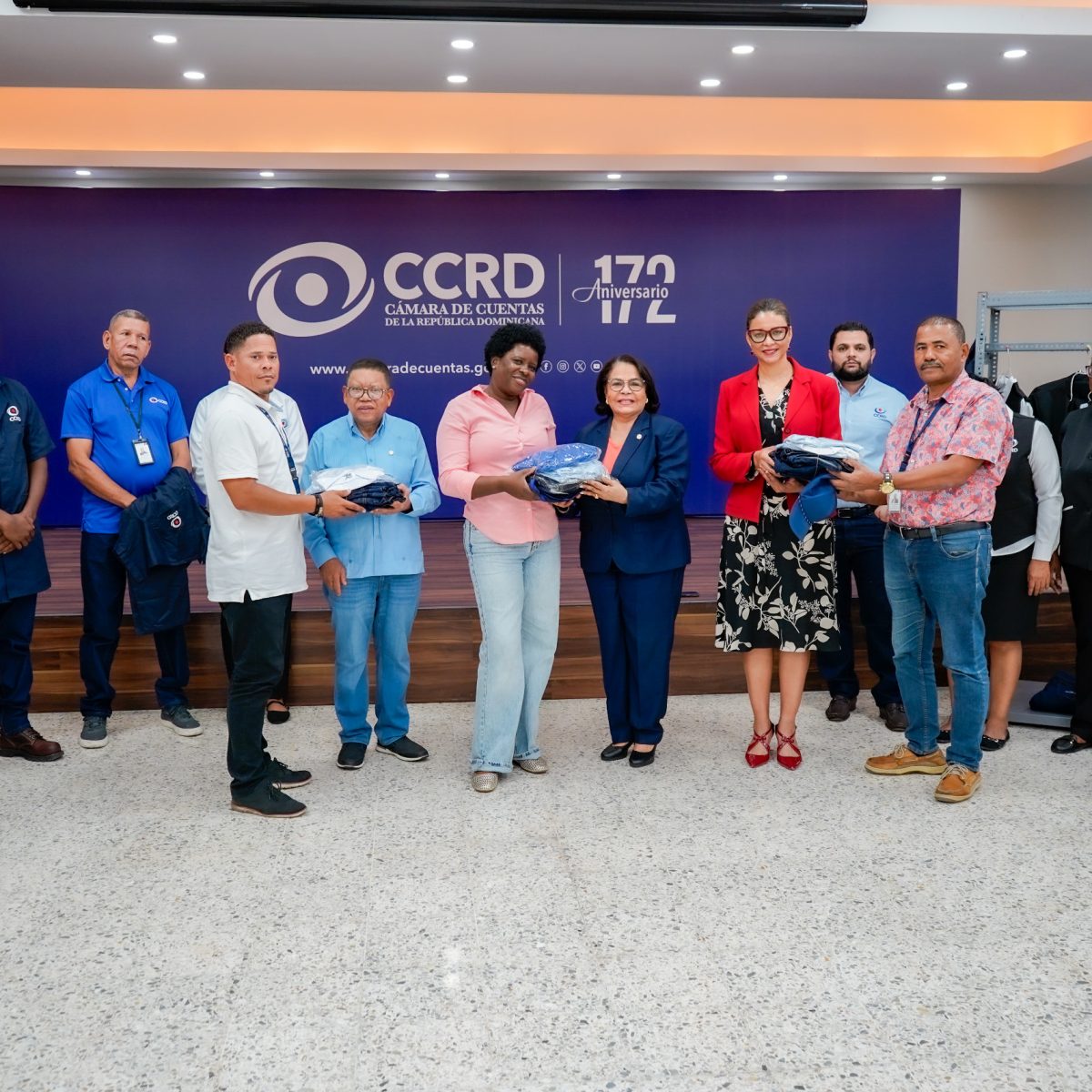 Cámara de Cuentas entrega uniformes y equipos de protección laboral a sus colaboradores