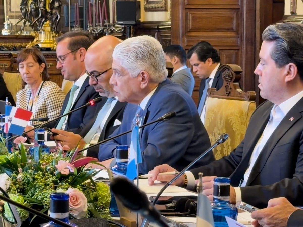 Eduardo Estrella destaca en cumbre iberoamericana inversiones que conectan a RD e impulsan el comercio y el turismo