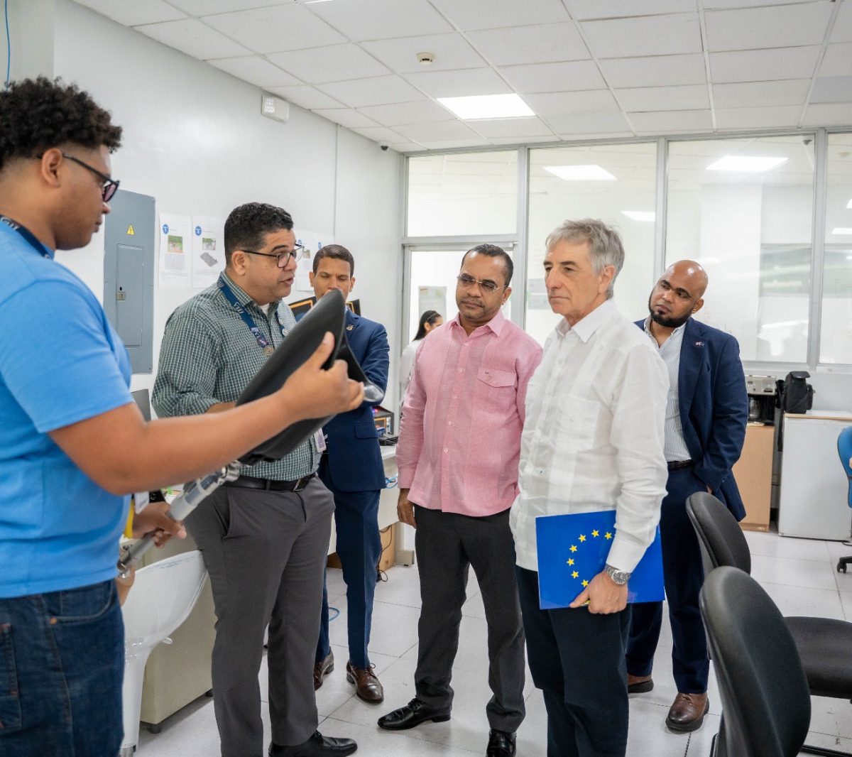 Rector del ITLA recibe visita del embajador de Unión Europea para fortalecer cooperación tecnológica