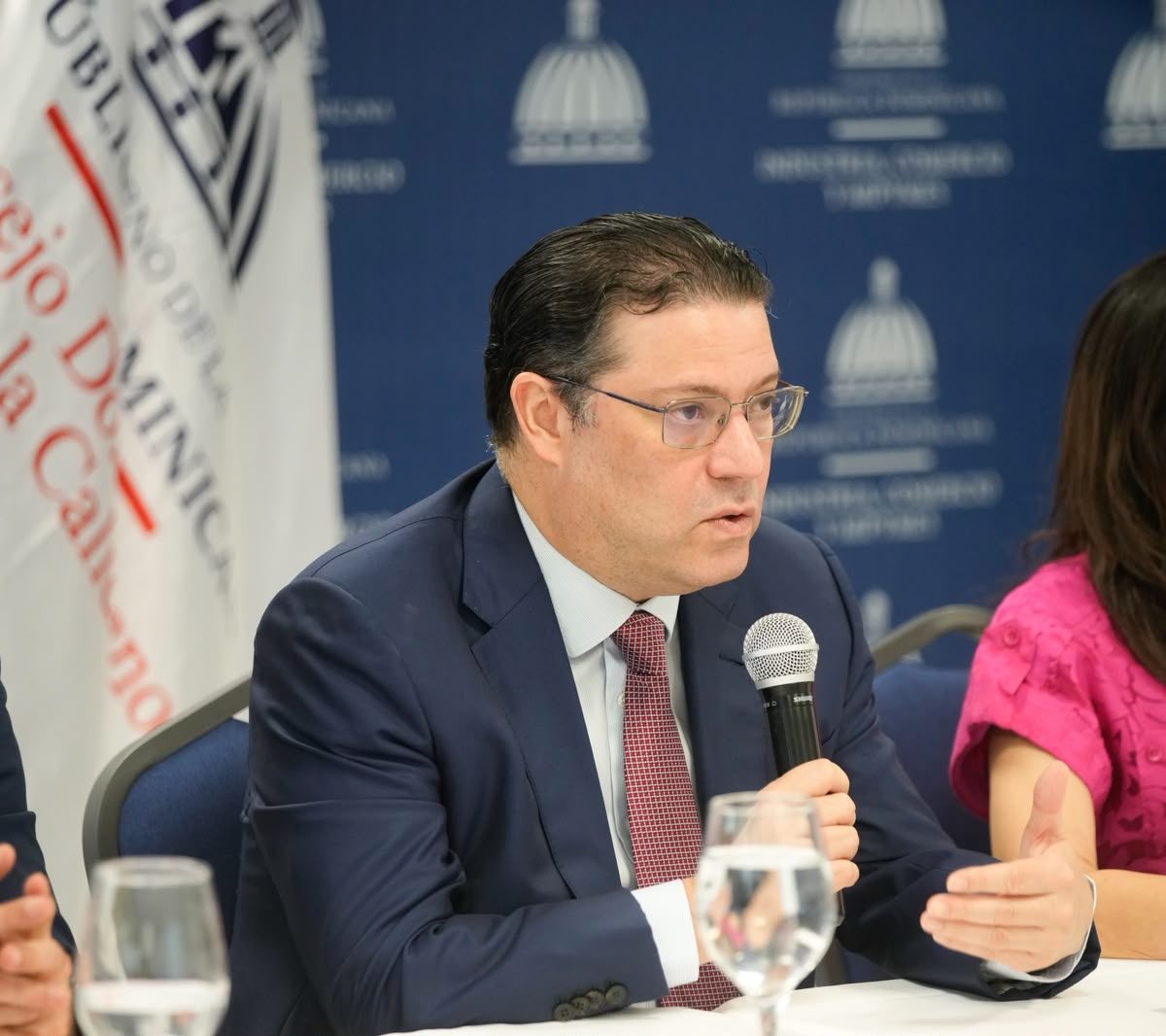 Ministro Lovatón destaca importancia de calidad para la economía dominicana