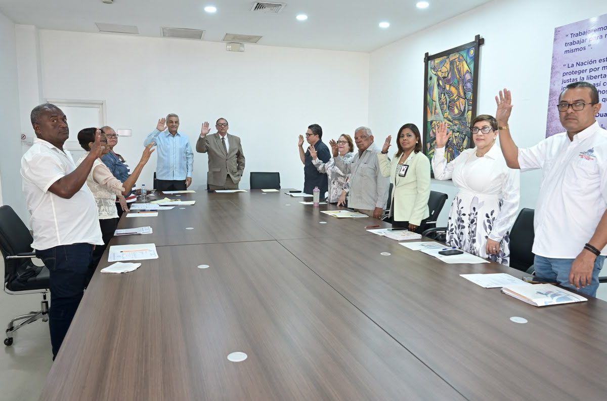 Ministerio de Trabajo anuncia aumento salarial de 25 % para operadores de máquinas agrícolas pesadas