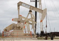 El petróleo de Texas sube un 3 % y cierra en 97,97 dólares