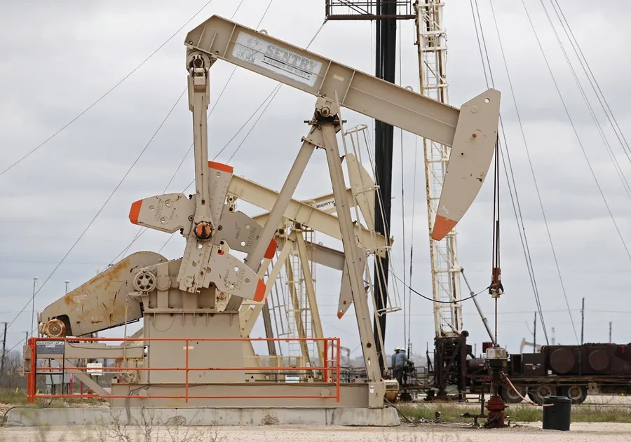 El petróleo de Texas sube un 3 % y cierra en 97,97 dólares