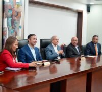 Danilo Medina y directivos de la AIRD conversan sobre situación económica del país
