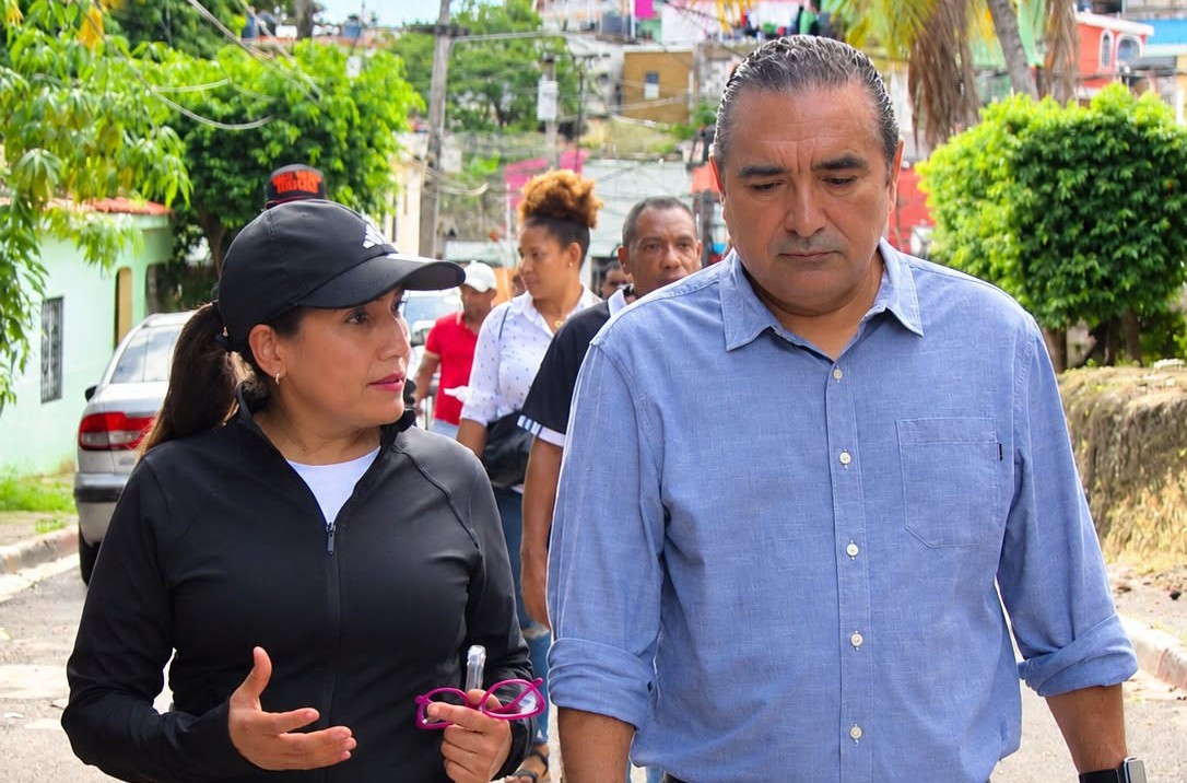 Víctor Pavón lleva ayuda a familias afectadas por inundaciones en SDN