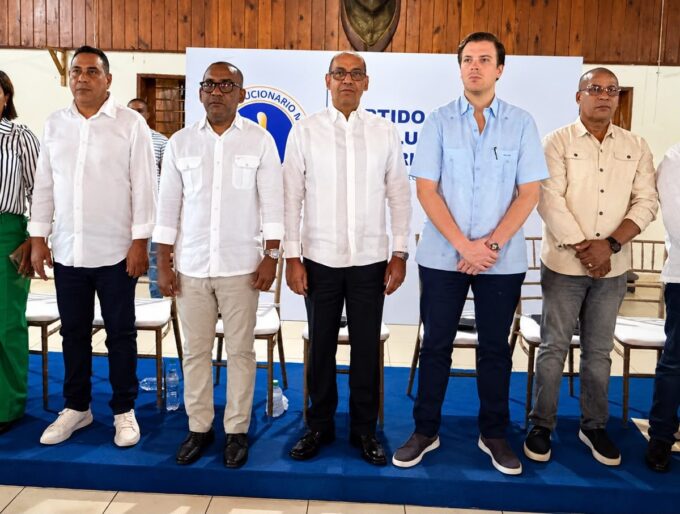 PRM continua trabajo en el territorio; alta dirección encabeza encuentro en Monte Plata
