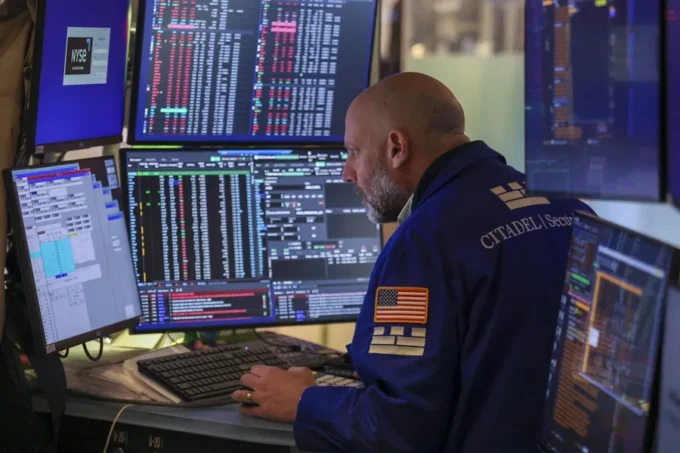 Wall Street cae lastrado por el Nasdaq, que pierde un 4,5 % en la semana