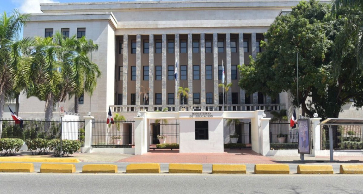 Minerd mantiene suspensión de docencia en zonas vulnerables de provincias en alerta amarilla