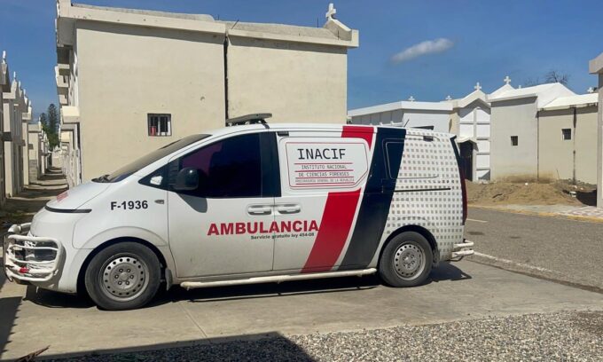 INACIF de Santiago: un servicio forense bajo presión y familias que esperan en la intemperie